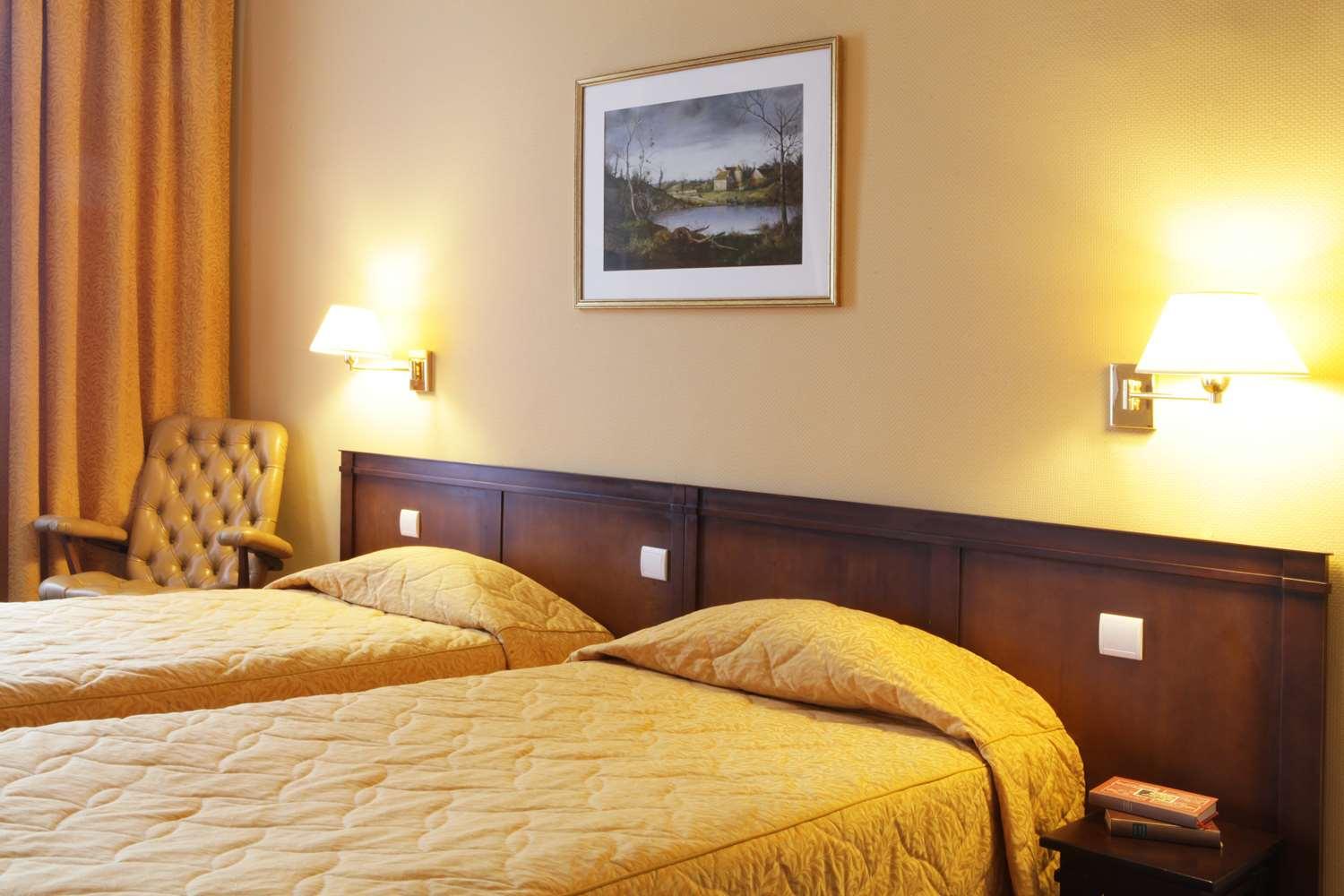 Best Western De Diane Nevers Bagian luar foto