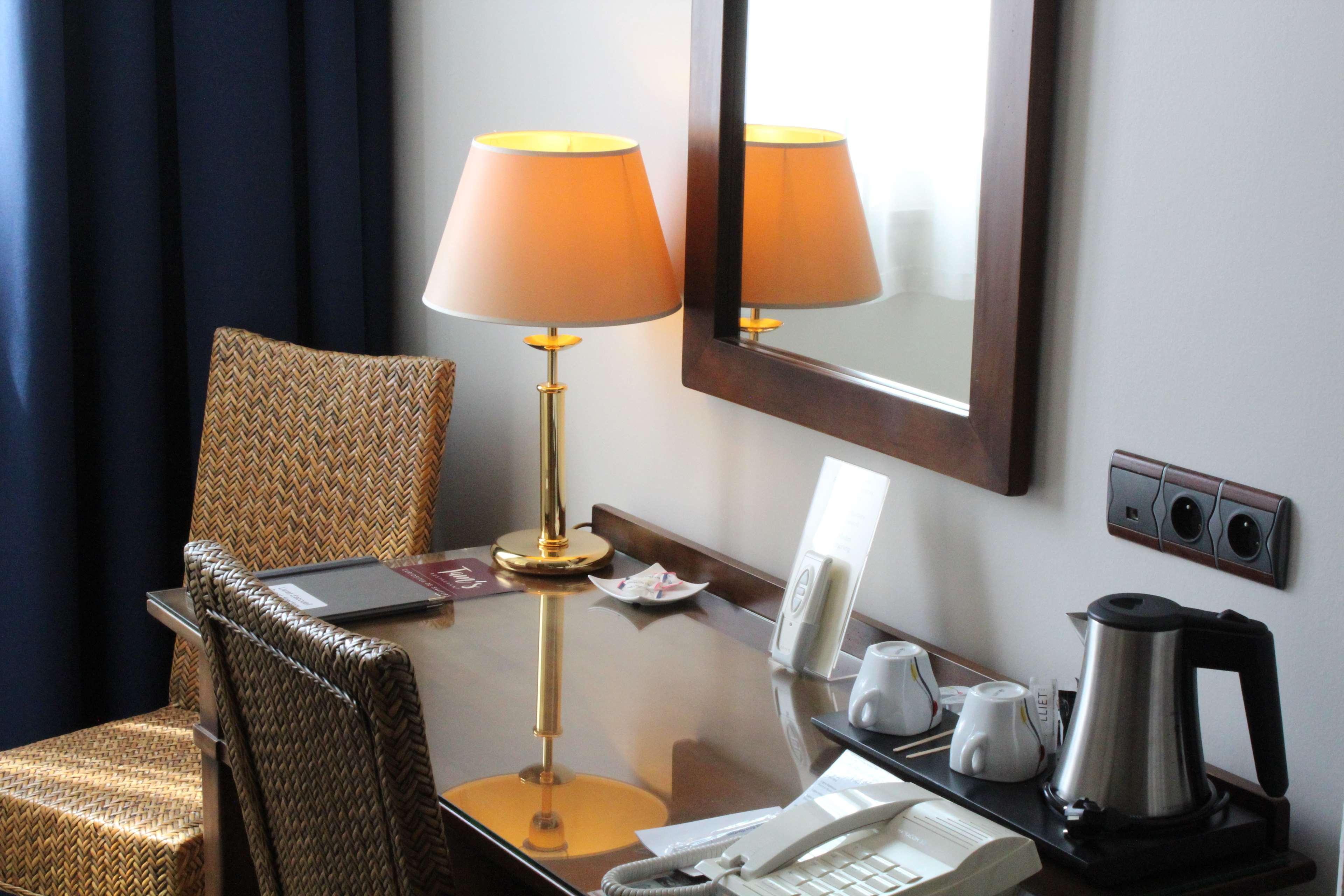 Best Western De Diane Nevers Bagian luar foto