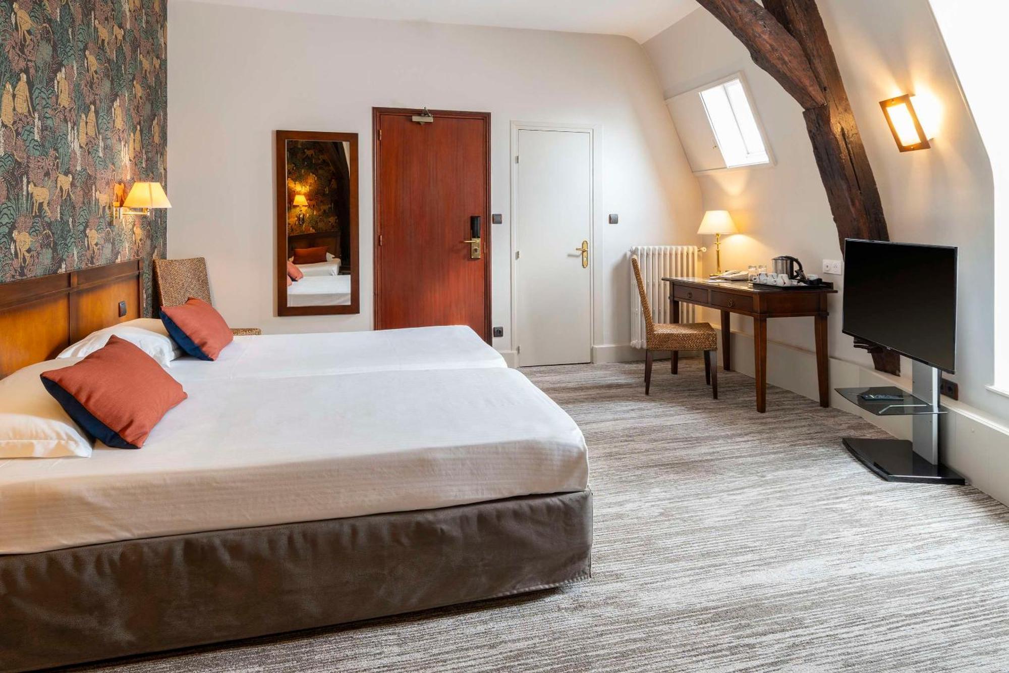 Best Western De Diane Nevers Bagian luar foto