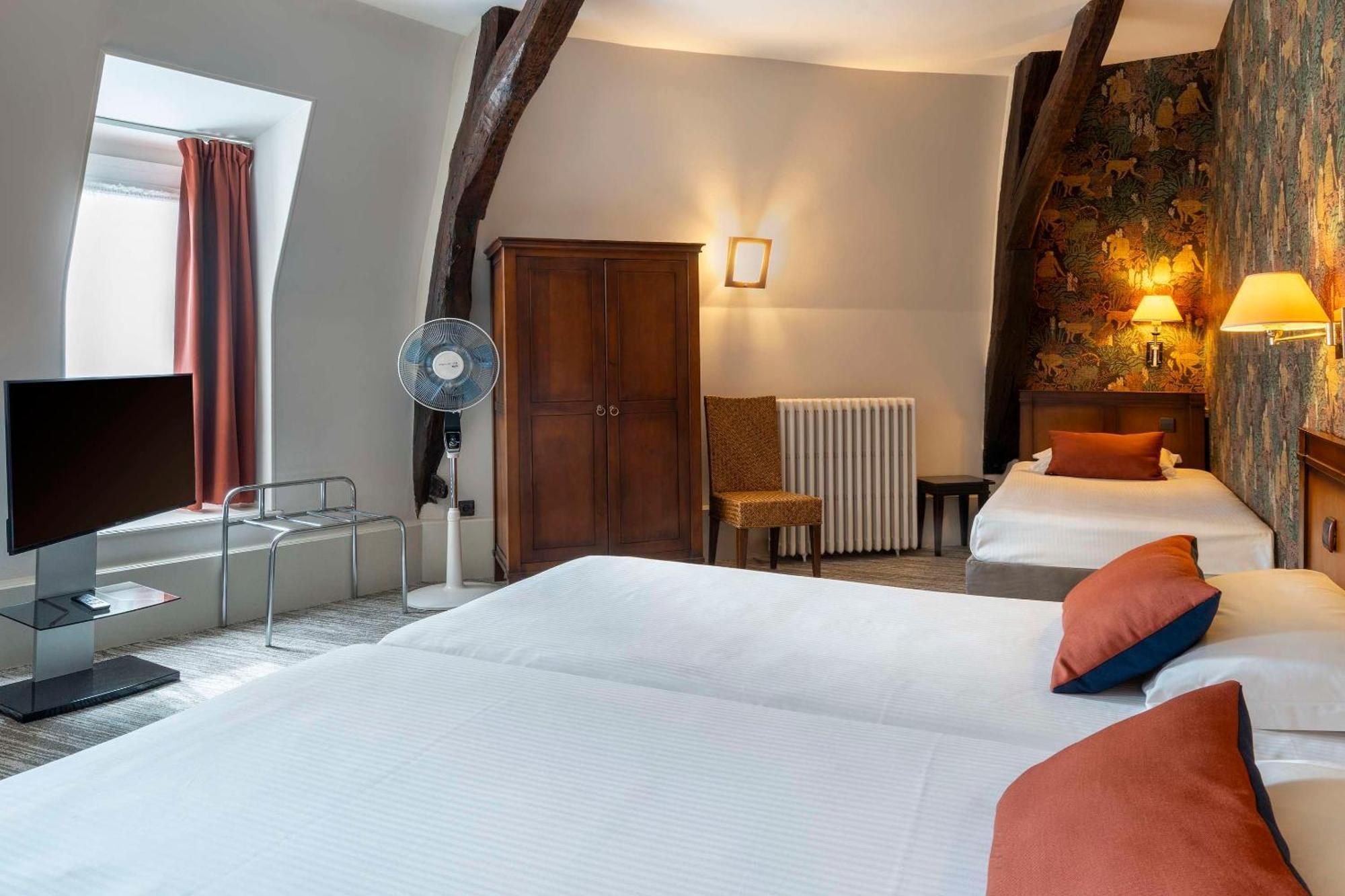 Best Western De Diane Nevers Bagian luar foto