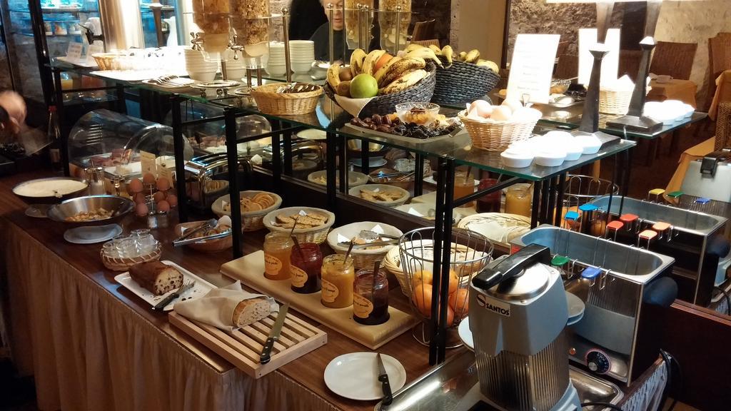 Best Western De Diane Nevers Bagian luar foto